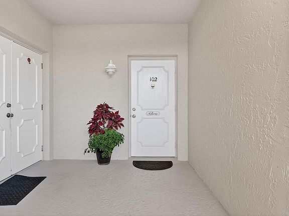 4th image of 3210 S Lakeview Circle #3-102