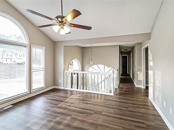 3rd image of 1688 Jefferson Ln
