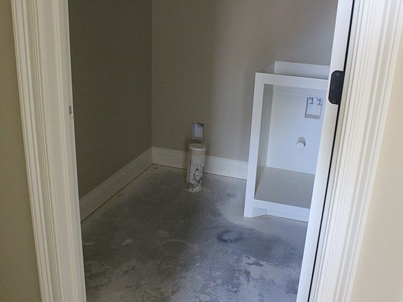 4th image of 554 Dub Ln