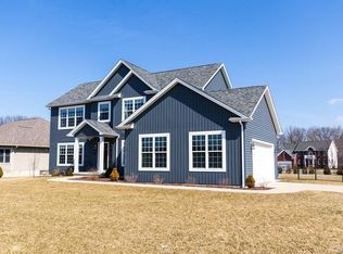 521 Oak Run Dr, Lewiston, NY 14092