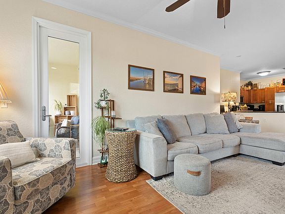 5th image of 42 SE Sedona Circle #201