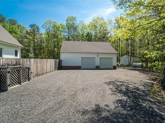 3rd image of 16760 Hanover Junction Ln