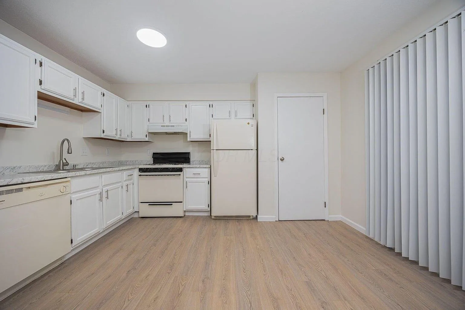2 bed, 1000 sqft, $1,650 — Photo 4