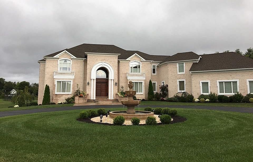 2nd image of 3341 Shinnecock Dr