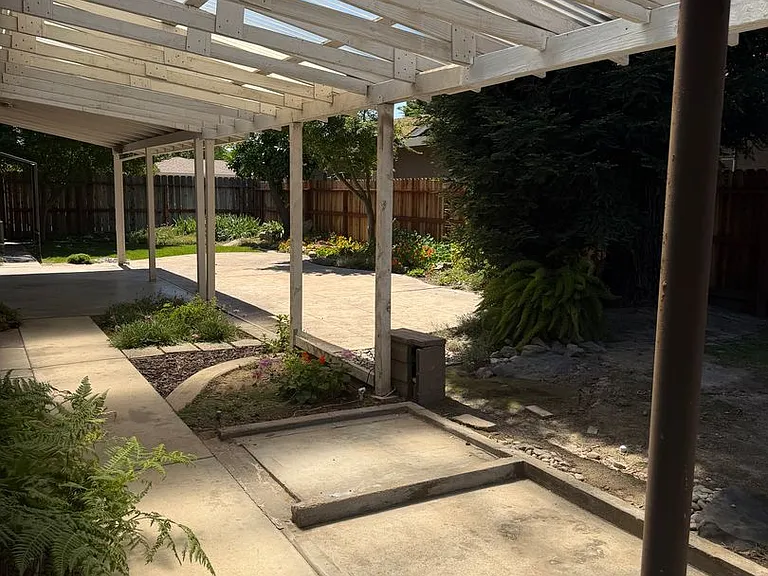 425 Corello St — Photo 15