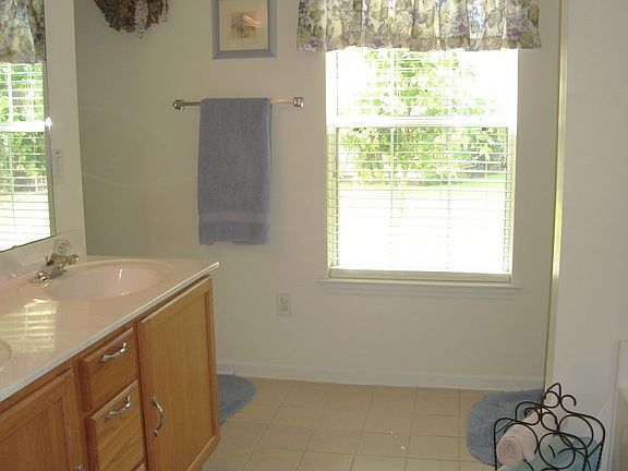 master bath room with double vanity