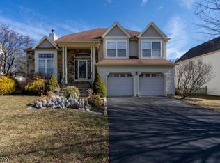 10 Windsor Ln, Phillipsburg, NJ 08865