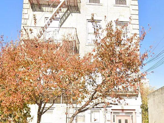 3rd image of 1901 Bergen St #8FAM