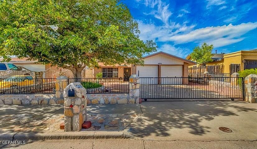 1st image of 4886 Maureen Cir