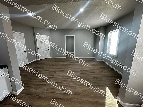 4th image of 1115-1117 E Felix St #A65609f68