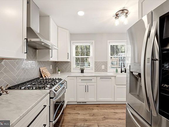 5th image of 7425 Larne Ln