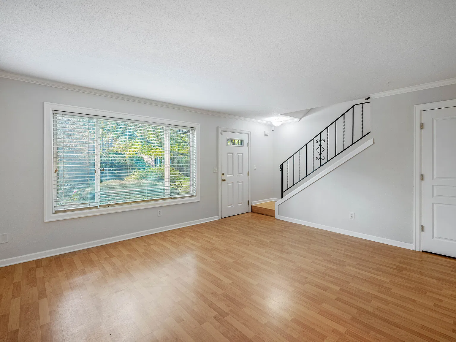 2 bed, 1033 sqft, $2,195 — Photo 4
