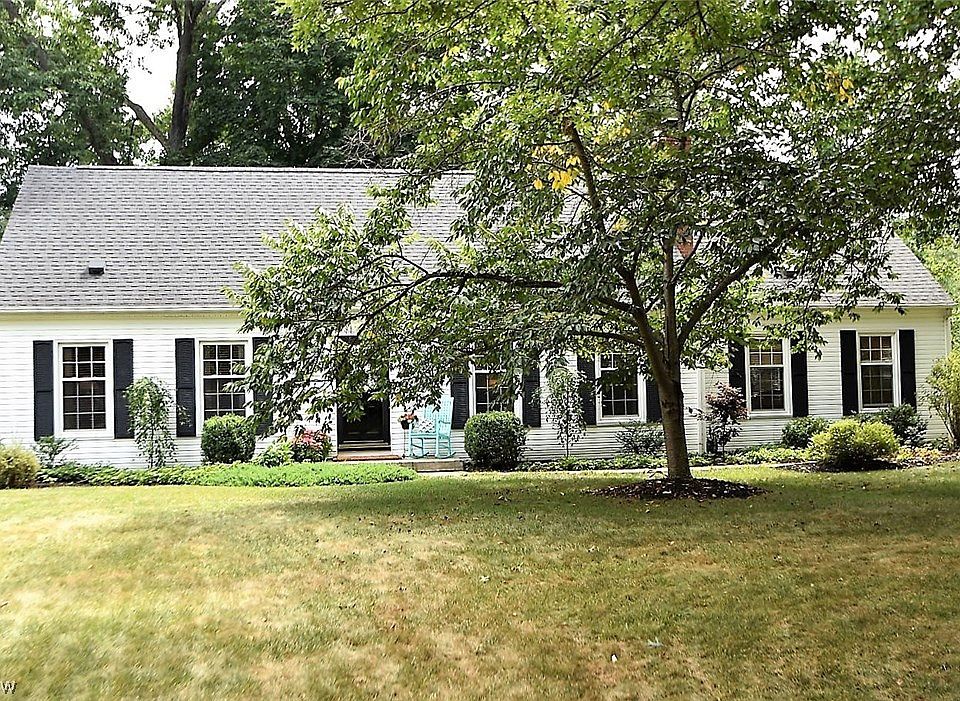 1st image of 34 Clairhaven Dr