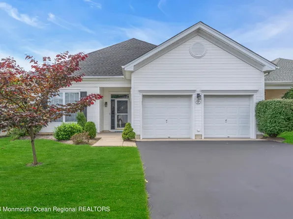37 Greensprings Drive, Lakewood, NJ 08701