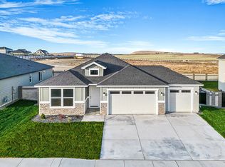 7978 Cardinal Peak St, West Richland, WA