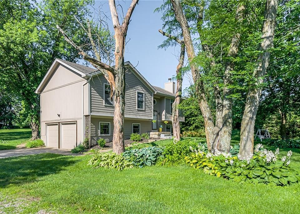 5745 W 202nd Ter, Stilwell, KS 66085 | Zillow