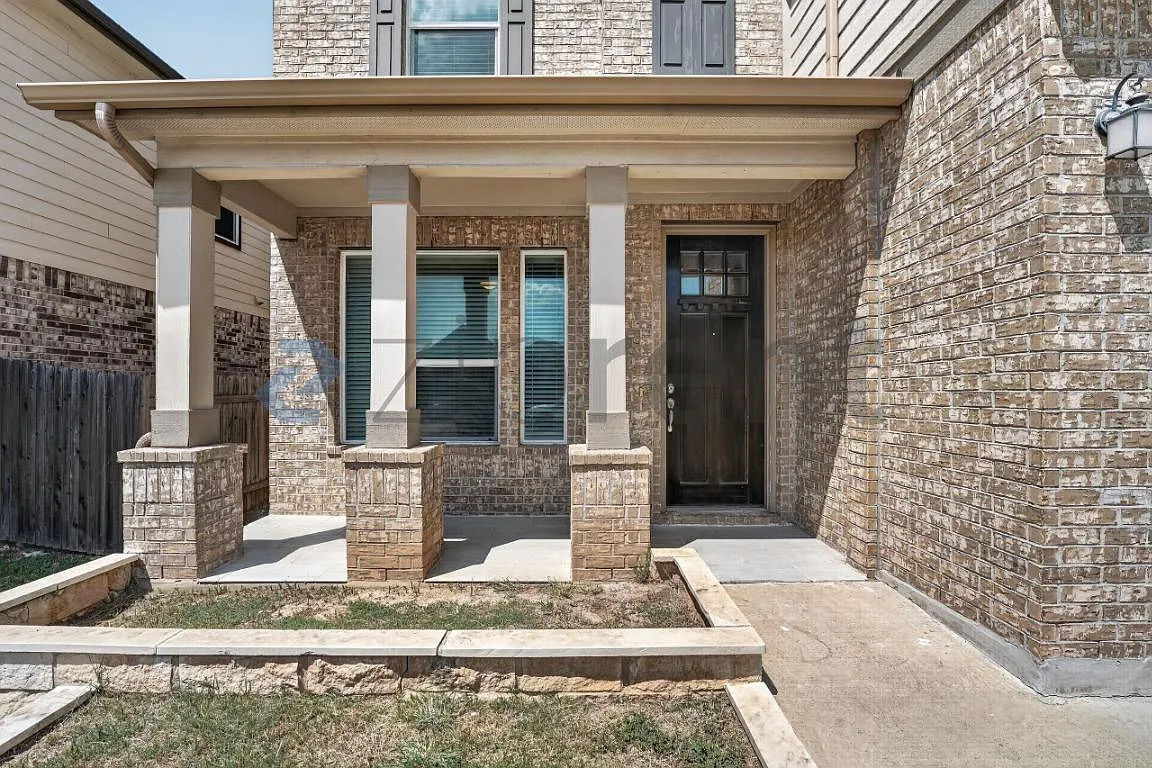5 bed, 3.5 bath, 3090 sqft, $2,610 — Photo 2