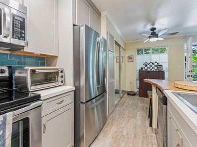 160 Keonekai Rd APT 5-102, Kihei, HI, 96753