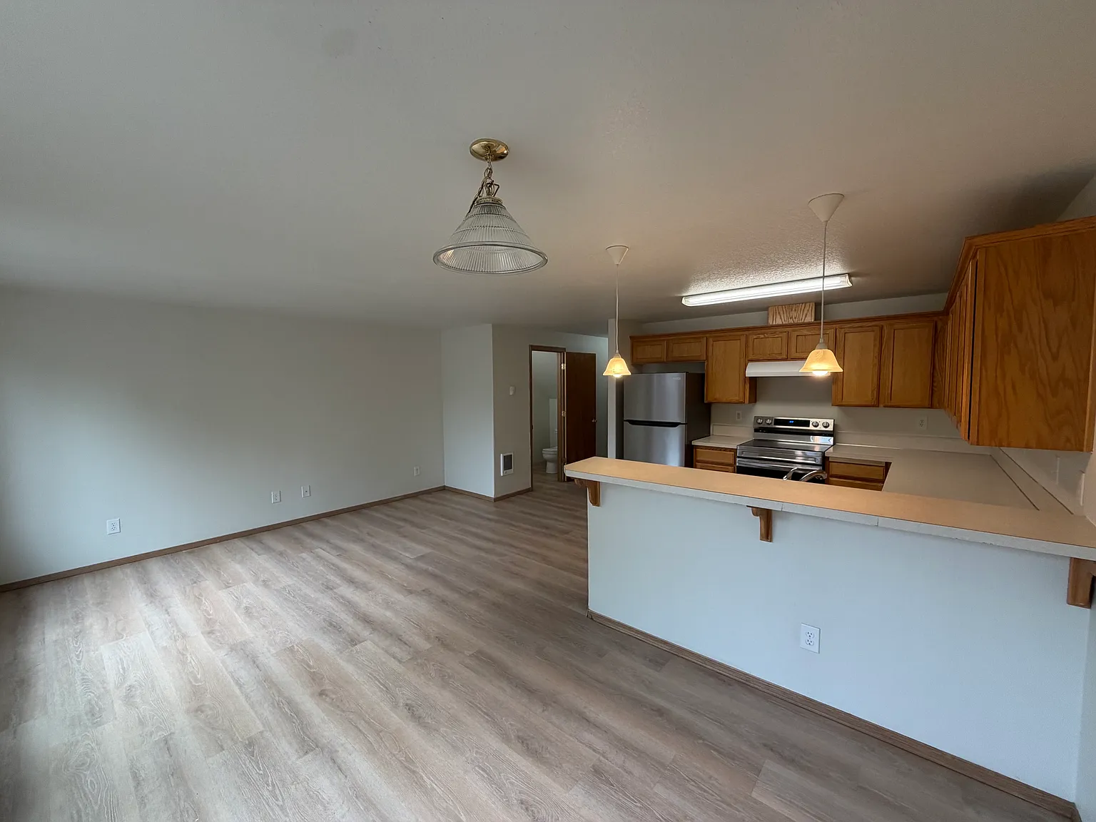 3 bed, 1.5 bath, 1376 sqft, $2,195 — Photo 4