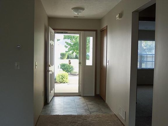 4th image of 9775 Willow Ln #5