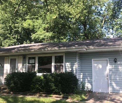 3rd image of 5822 Newport Ave
