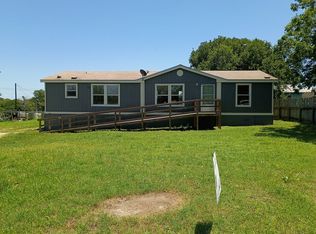 408 E Lavaca St, Runge, TX 78151