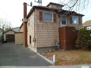 88 Nassau Ln, Island Park, NY 11558