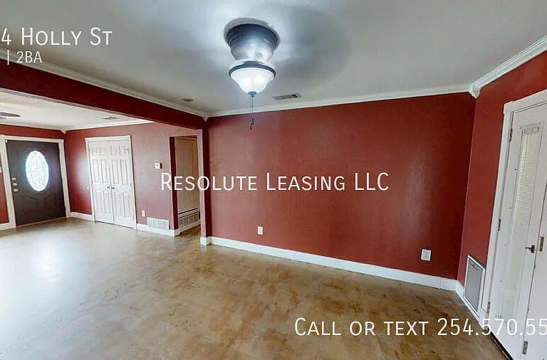 924 Holly St — Photo 5