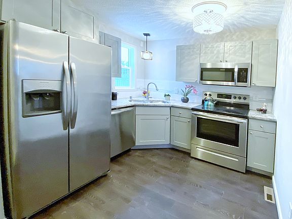 2nd image of 1459 Payne Ave