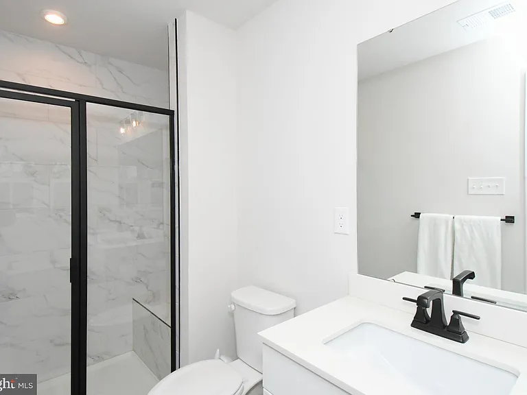 500 Sterling Dr — Photo 32