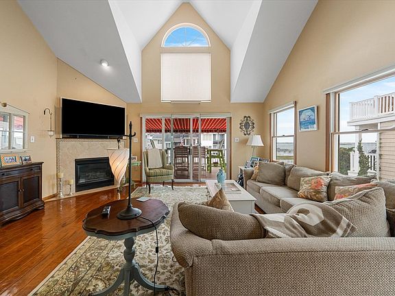 5th image of 217 89th St W #Sea