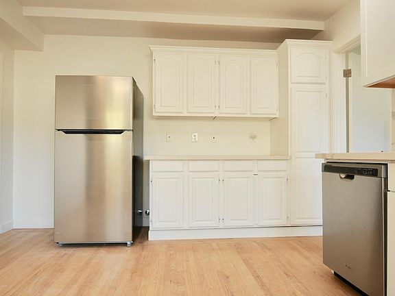 4th image of 2684 Wallace St