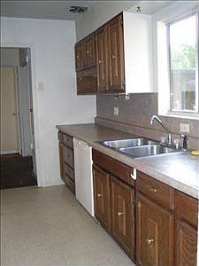 3rd image of 813 Dartmouth Ave