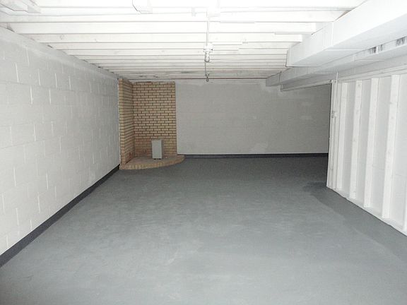 3rd image of 1004 N Fairlawn Circle East