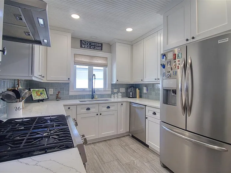 128 Edgewater Ter — Photo 18