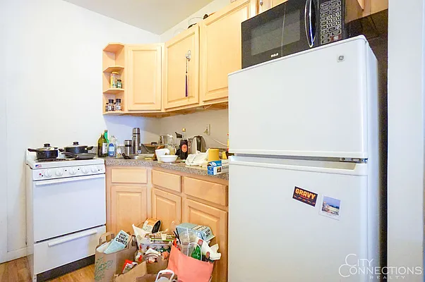 Rented by City Connections Realty | media 18