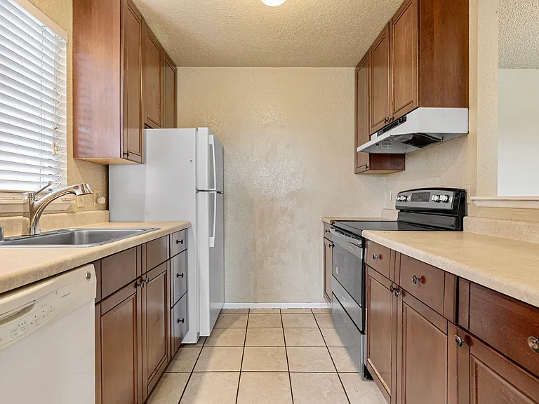 Good size kitchen with lots of storage