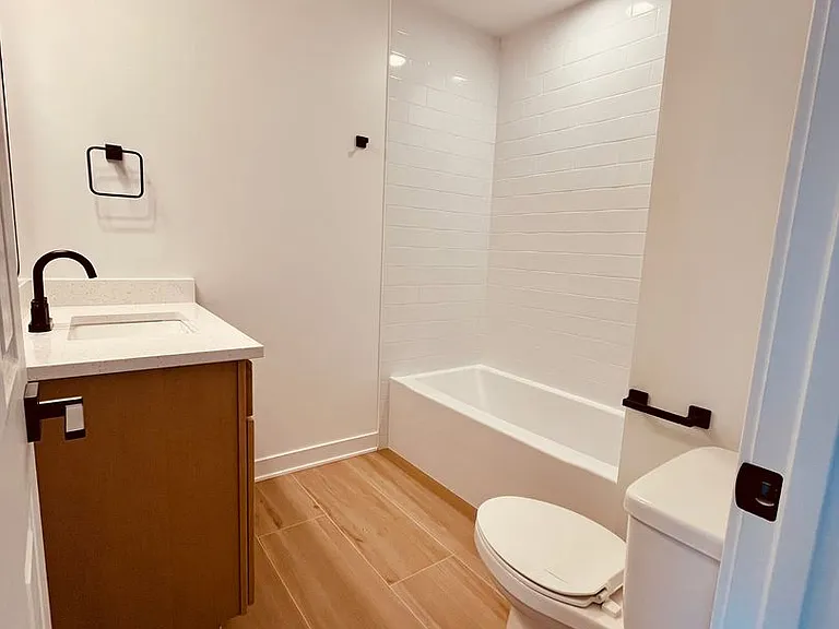2306 N Hoyne Ave — Photo 13