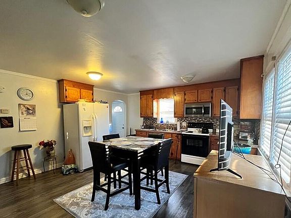 2nd image of 807 2nd St