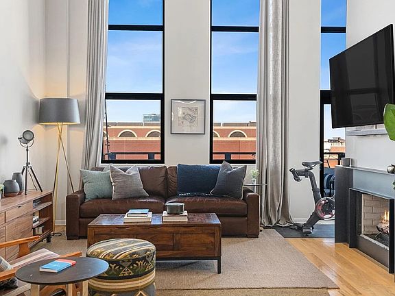 3rd image of 758 N Larrabee St APT 504