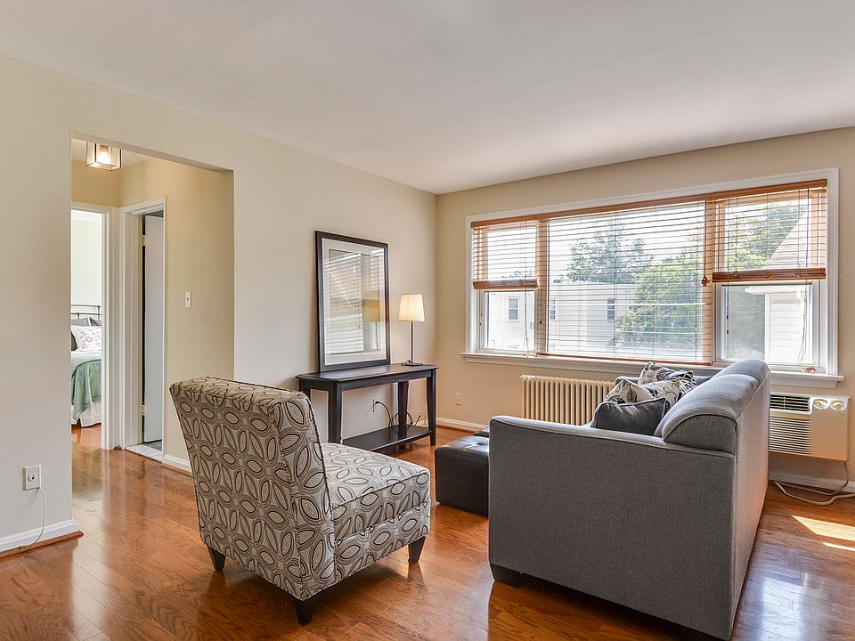 Living area; hardwood