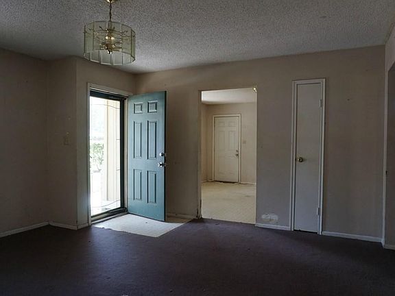 3rd image of 606 Davis Rd