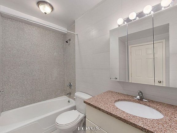 4th image of 111 3rd Ave APT 17K