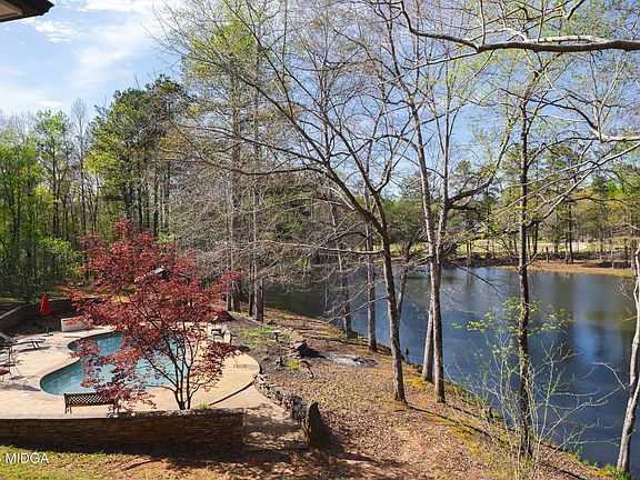 3rd image of 229 Cardiff Dr