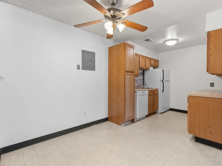 1612 Cottonwood Dr #10 — Photo 8