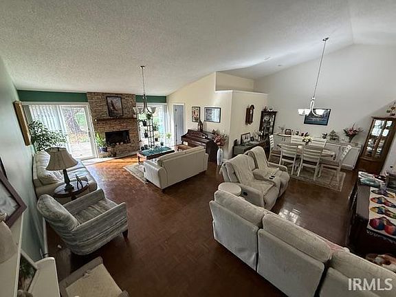3rd image of 706 E Pepperridge Dr