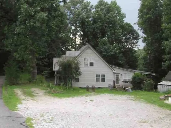 4150 Old Brittain Pl, Hickory, NC 28602