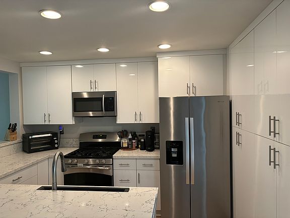 4th image of 422 N Via Colinas