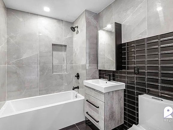 4th image of 2069 Honeywell Ave APT 7G