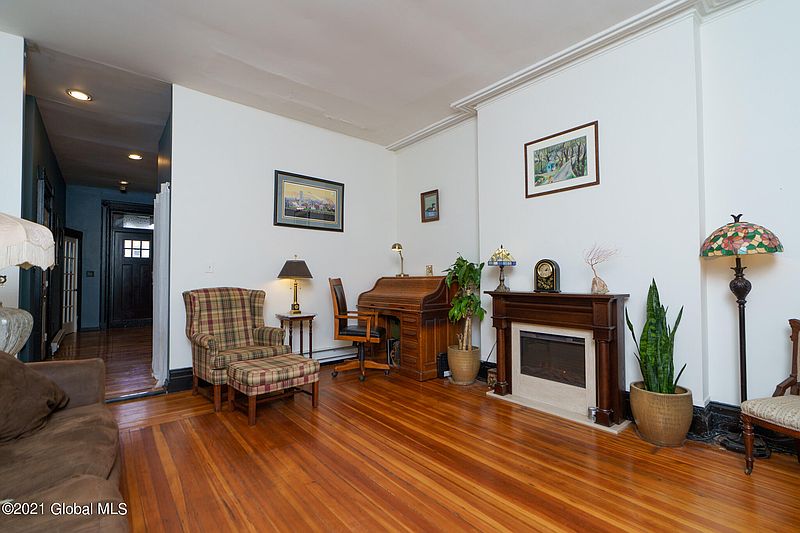 4th image of 56 Westerlo Street #1